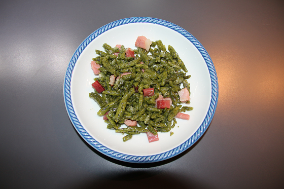 Spaetzle agli spinaci con lo speck